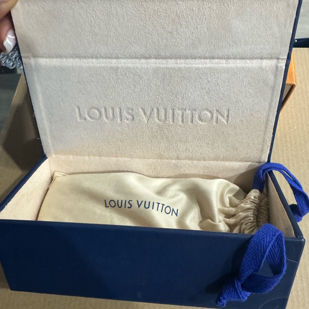 LV Empreinte Square Sunglasses - Picture 6 of 7